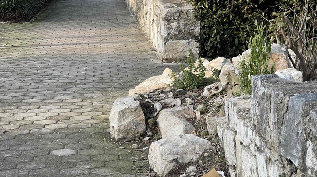 Zid u Omladinskoj ulici već je duže vrijeme urušen