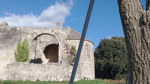 Oštećen stup kod sv. Tome