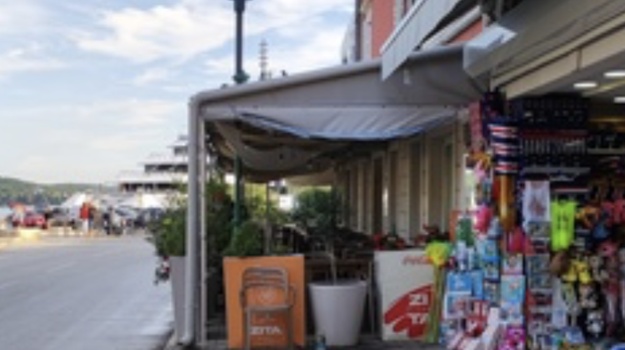 Rovinjski pločnici blokirani terasama