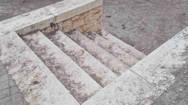 Zapuštena plaža Borik u kolovozu