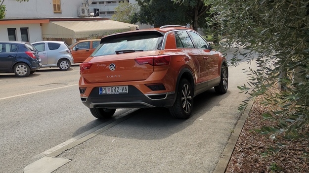 Nepropisno parkiranje u ulici Kandlera
