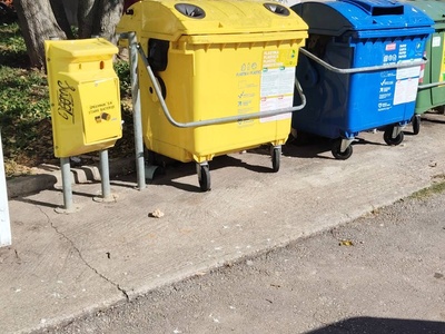 Čišćenje oko kontejnera u Fažanskoj