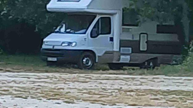 Kampiranje na parkiralištu Cuvi