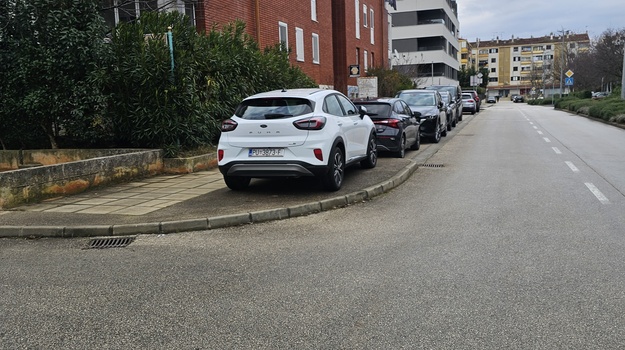 Neprimjereno parkiranje