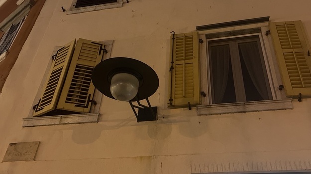 Mrak na stijenama Carere