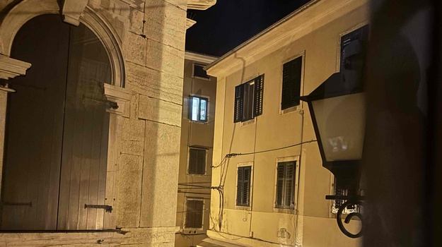 Pokvareni gradski fenjer Montalbano