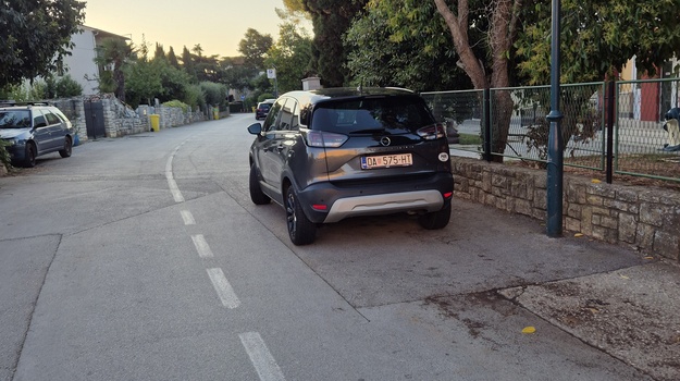 Pogrešno parkiranje kod vrtića