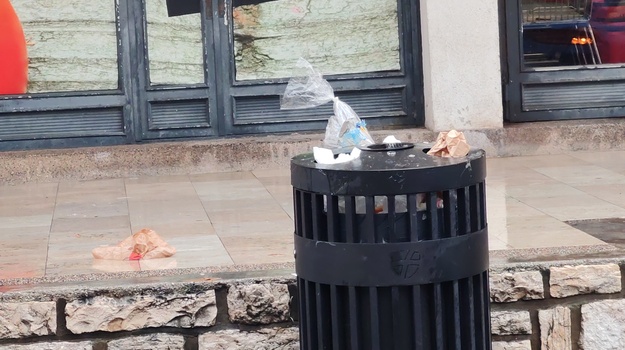 Pretrpani Ormar Stvara Nered