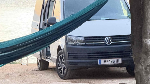 Nezakonito Kampiranje Kod Restorana Blaž