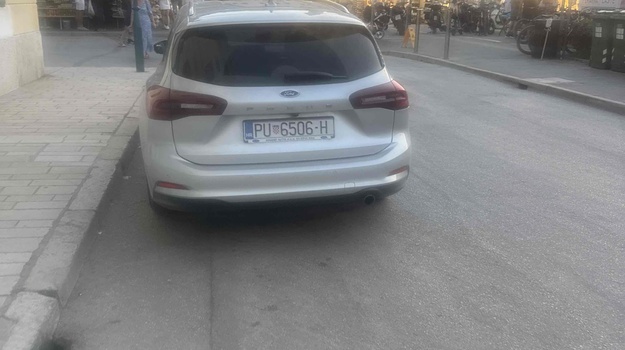 Zabrana parkiranja zona.