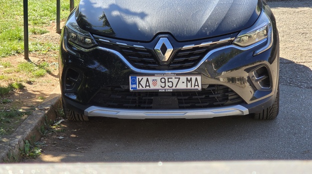 Nepropisno Parkiranje Blokira Ulaz