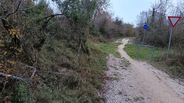 Barijere postavljene na pruzi Sošić