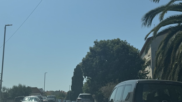 Zagušen promet u ulici Cademiji