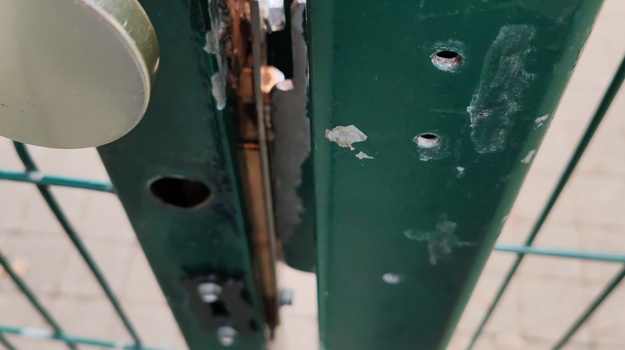 Pokvarena vrata u parku Brava