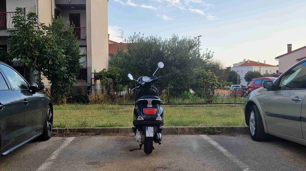 Često parkiranje skutera