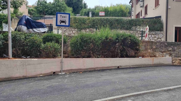 Uklonite taksije, vratite parking