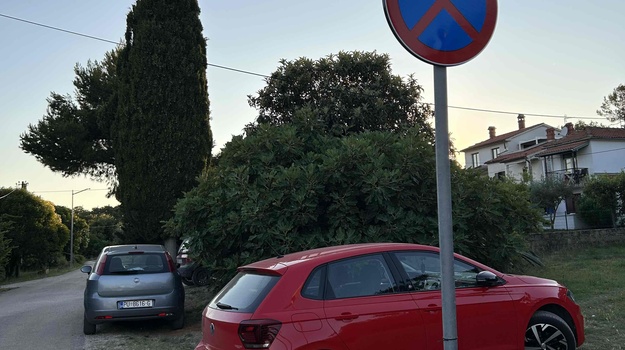 Nepropisno parkiranje na zabranjenom mjestu
