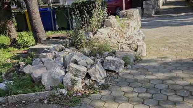 Uklonite znak, popravite zid