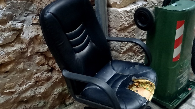 Uredska Fotelja, J. Rakovca 26