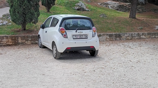 Besplatni parking ispod crkve