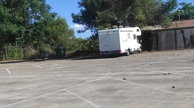 Kampiranje iznad boksačkog kluba