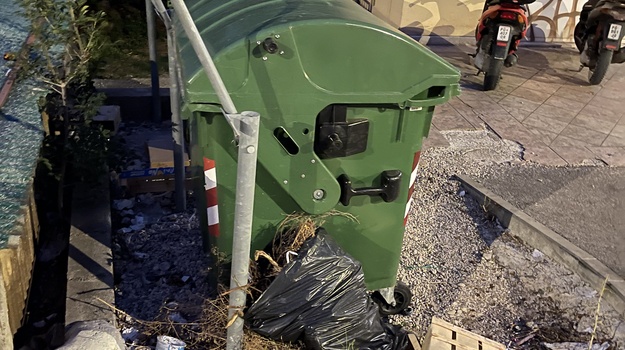 Čišćenje šljunčanog područja kod kontejnera