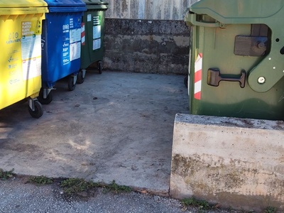 Čišćenje oko kontejnera u Fažanskoj