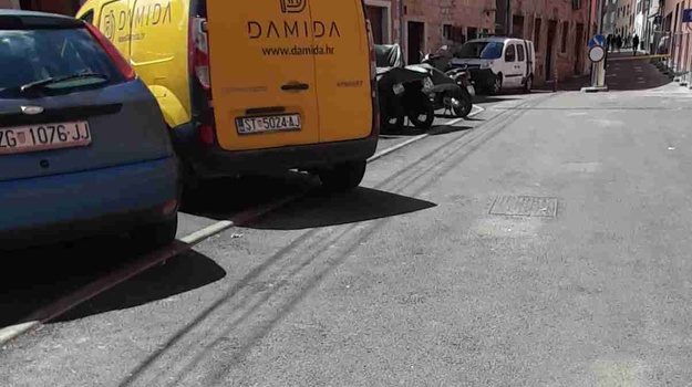 Besplatan parking kod A. Ferrija