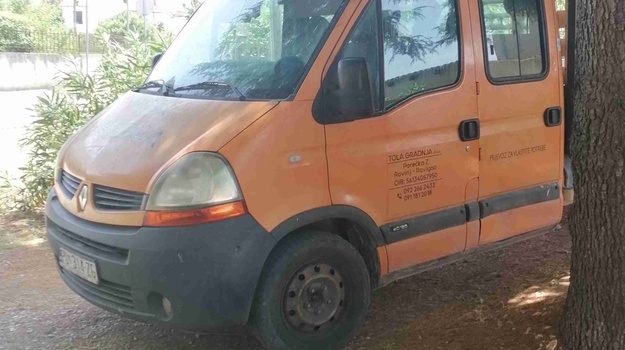 Napušteno vozilo na boćalištu
