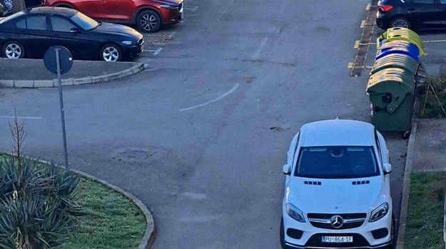 Problemi s parkiranjem u Bazzarinijevoj