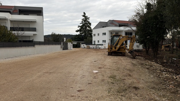 Nasipavanje puta na Salteriji?