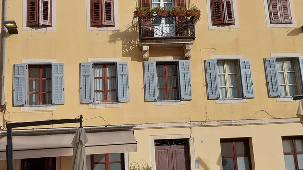 Nesklad boja škura u Rovinju