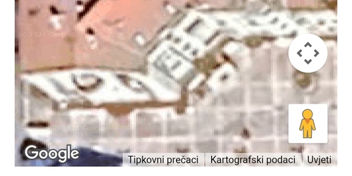 Buka u Kafiću Unutar Zgrade