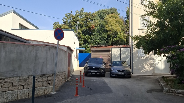 Skini Znak: Besplatno Parkiranje
