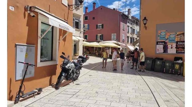 "Jasni Znakovi za Sigurnost Carere"
