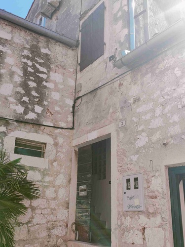 Srušena
