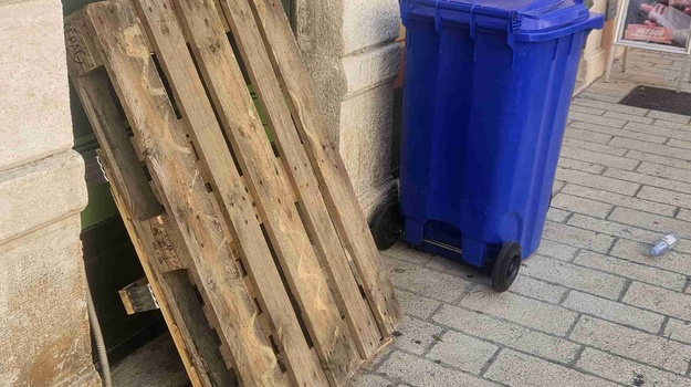 Smrdljive kante ispred Studenca