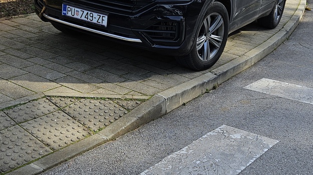 Neprimjereno parkiranje