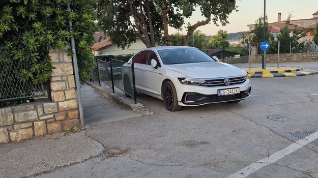 Nepropisno parkiranje kod vrtića