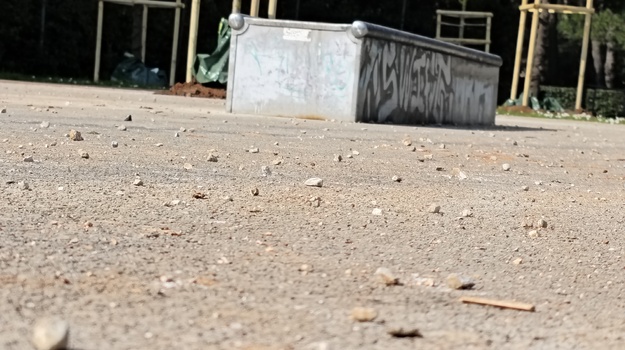 Molimo vas uklonite Kamenje Iz Skate Parka