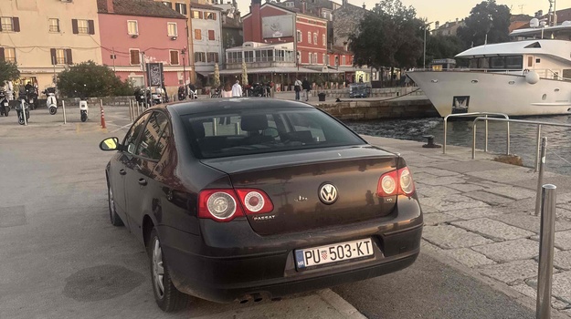 Nema parkiranja dopušteno.
