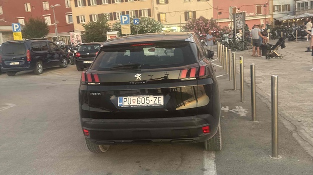 Dostupno 50+ slobodnih parkirališta