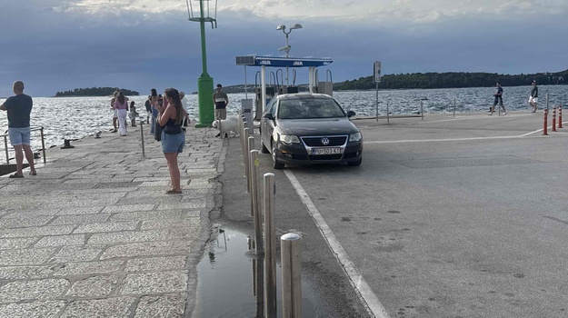 Nema parkiranja dopušteno