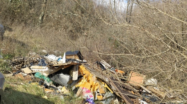 Divlji otpad kod Golaša