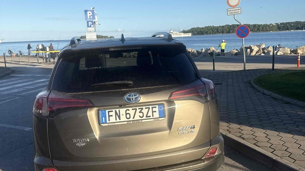 "Zabranjeno parkiranje"