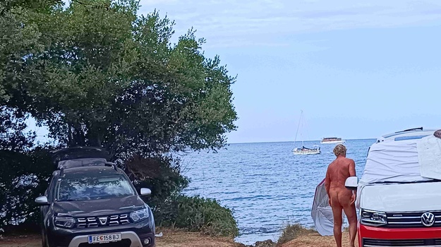 Buđenje romske spavaonice