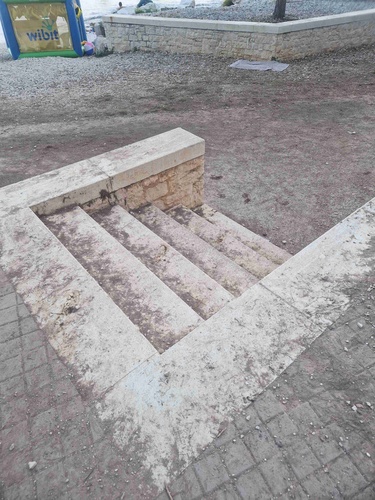 Zapuštena