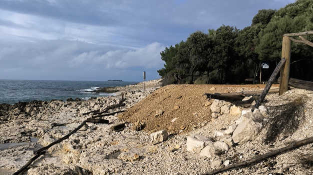 Ekocid: Nasipavanje obale otpadom