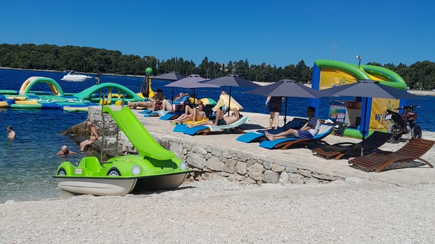 Zagušene plaže Rovinja: Lokalna frustracija