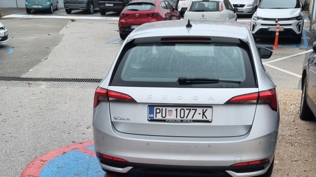 Nepropisno parkiranje otežava izlazak